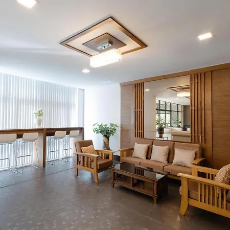 B2 Bangkok Srinakharin Boutique & Budget Hotel