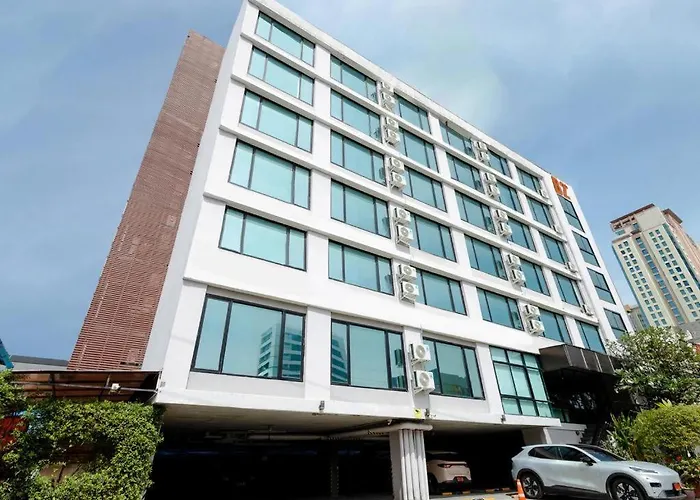 B2 Srinakharin Boutique & Budget Hotel 3*