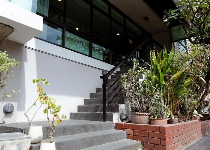 B2 Srinakharin Boutique & Budget Hotel