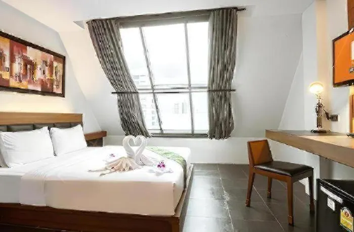 B2 Srinakharin Boutique & Budget Hotel