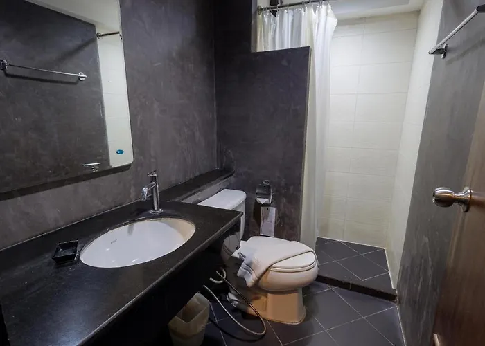 B2 Srinakharin Boutique & Budget Hotel