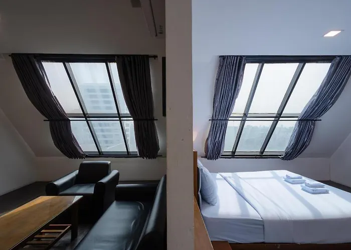 B2 Srinakharin Boutique & Budget Hotel