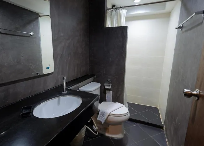B2 Srinakharin Boutique & Budget Hotel 3*