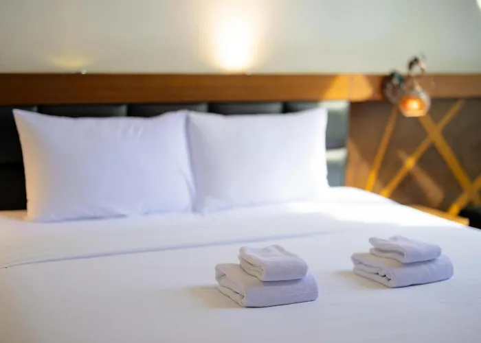 B2 Srinakharin Boutique & Budget Hotel