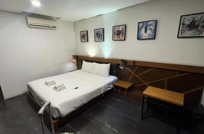 B2 Srinakharin Boutique & Budget